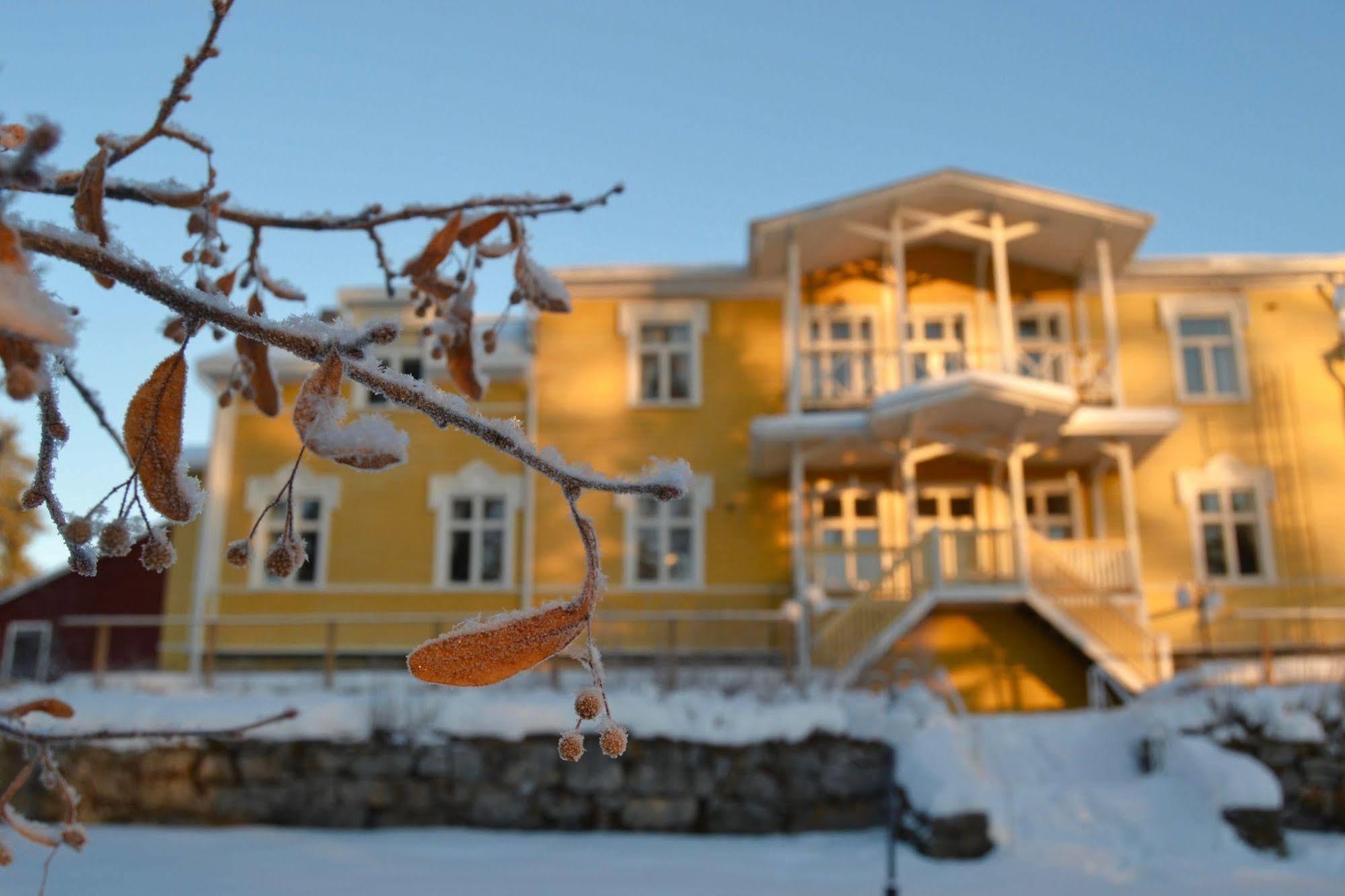 Karolineburg Manor House Hotel Kajaani Exterior photo