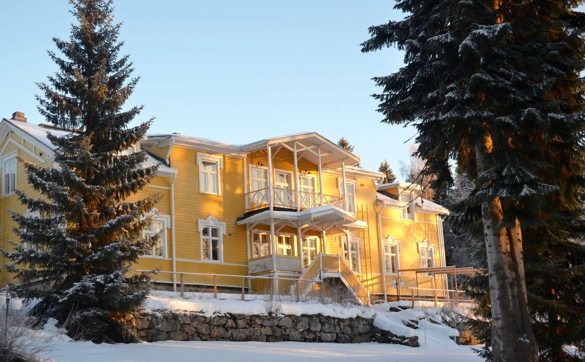 Karolineburg Manor House Hotel Kajaani Exterior photo